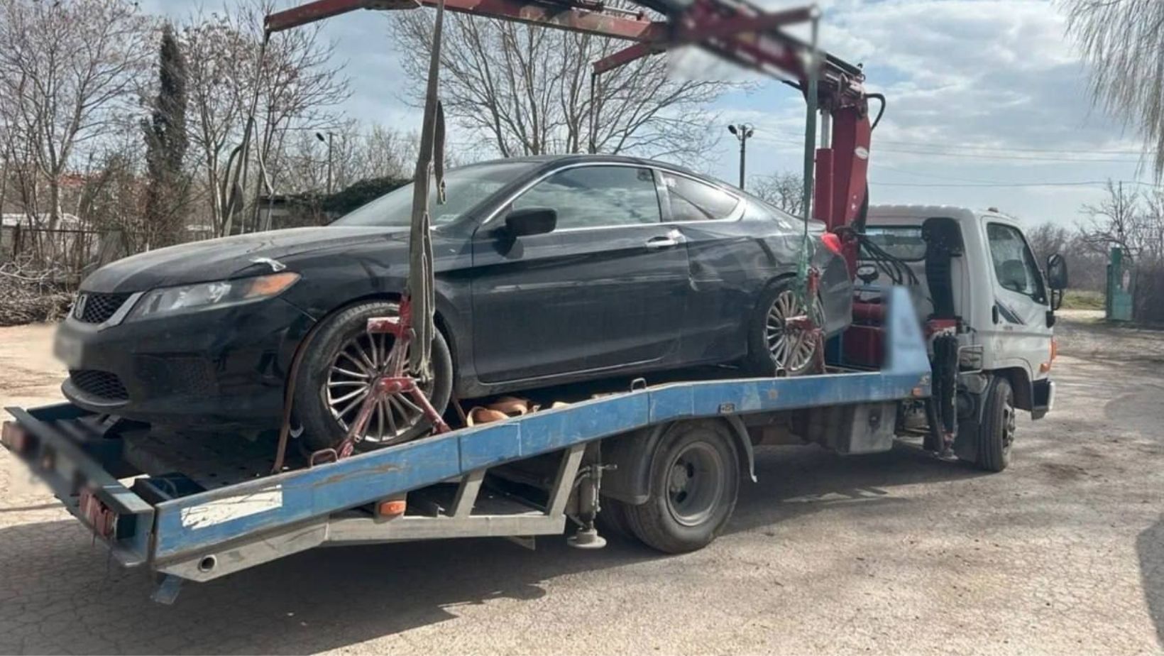 Авто «Honda Accord» яке забирають у місцевого жителя для потреб окупаційної армії